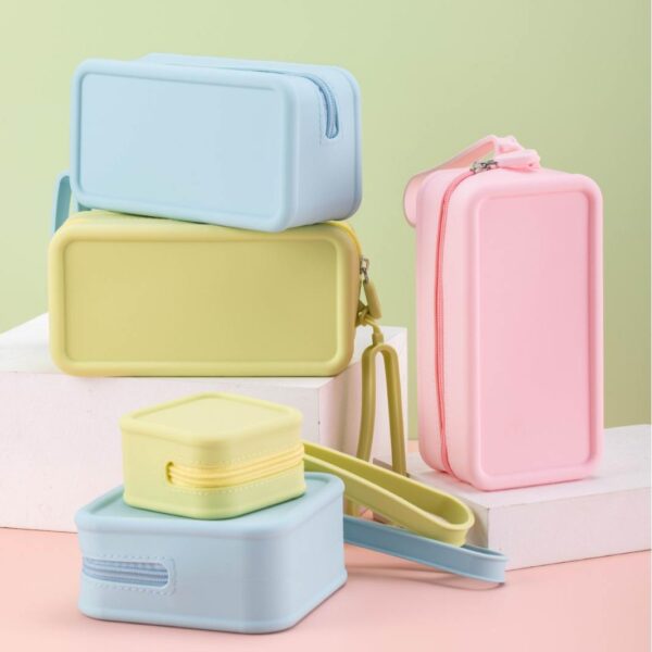 custom-silicone-toiletry-and-makeup-bag-waterproof-travel-case