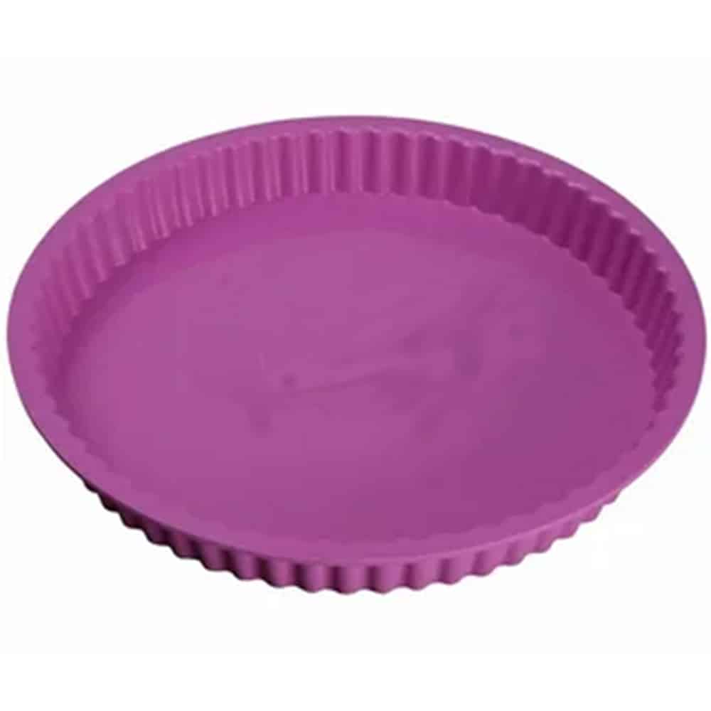 Green silicone table mat designed in the shape of a leaf, placed on a wooden dining table with a plate, fork, and glass, showcasing its food-grade, non-slip, and decorative qualities.